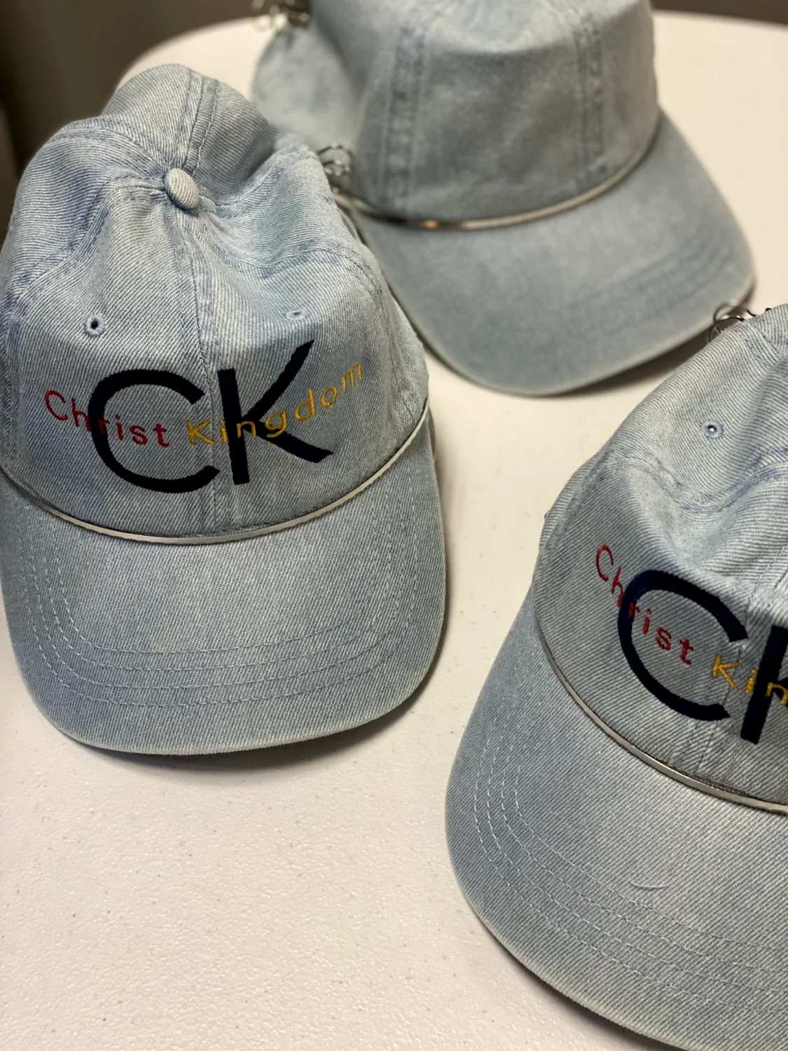 Light denim hats with multicolor embroidered logo